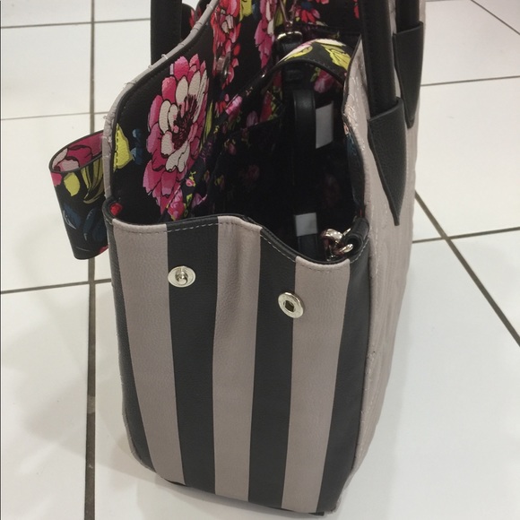 Betsey Johnson Bow-Tie Tote - Picture 8 of 8